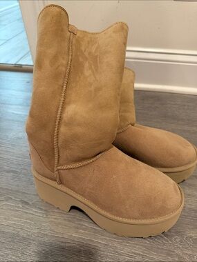 UGG Women's Tan Suede Platform Winter Boots brand new